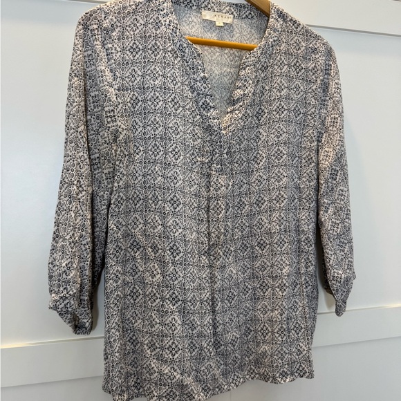Kenar Gray White Patterned Blouse 3/4 Sleeve Size: Medium - Picture 5 of 6